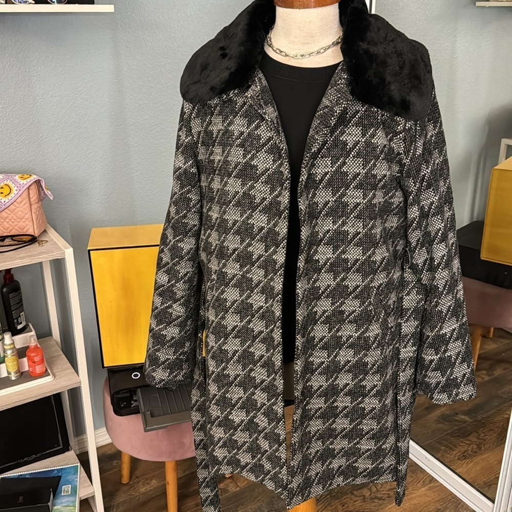 Three quarter length coat
